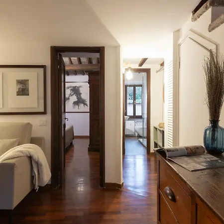 The Rent - Stylish In Trastevere District Rome
