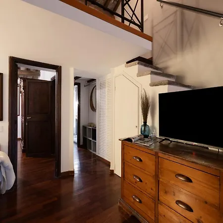 The Rent - Stylish In Trastevere District Apartment Rome